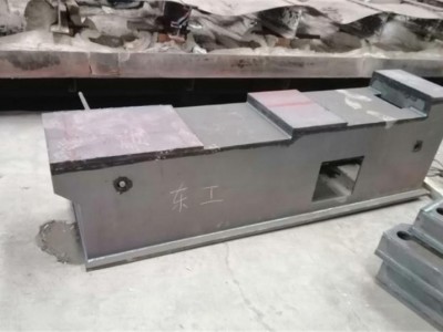 特大型打砂設(shè)備，對(duì)所有特大型金屬件表面打砂清除表面雜質(zhì)