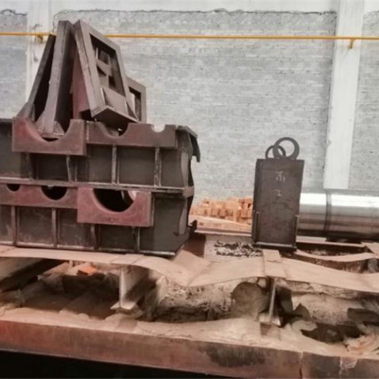 特大型打砂設(shè)備，對(duì)所有特大型金屬件表面打砂清除表面雜質(zhì)